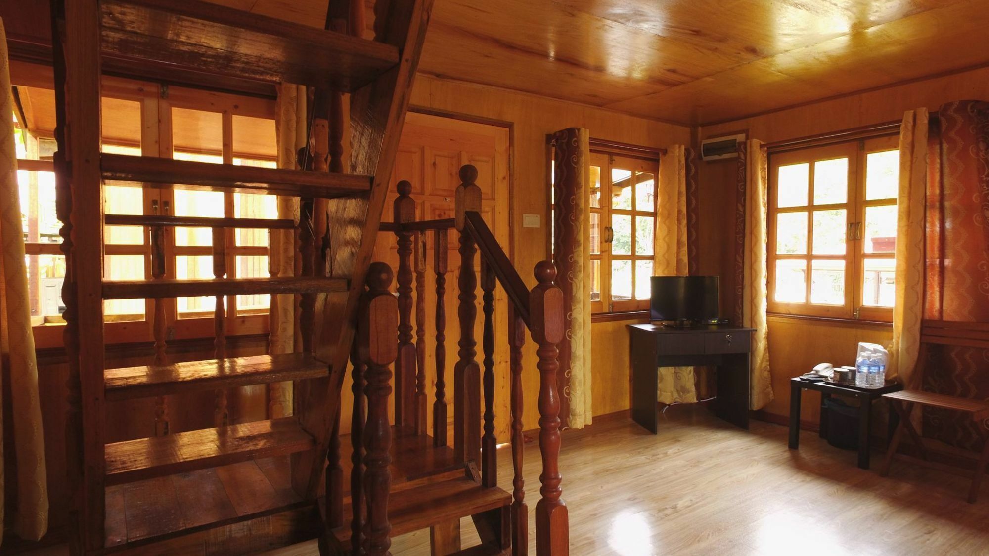 Hotel Borneo Tree House à Kota Kinabalu Extérieur photo
