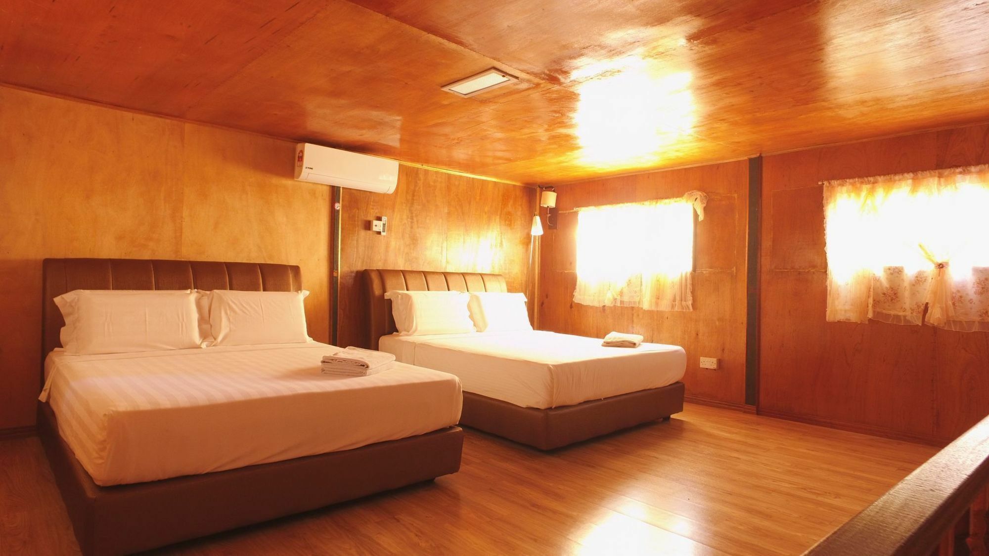 Hotel Borneo Tree House à Kota Kinabalu Extérieur photo