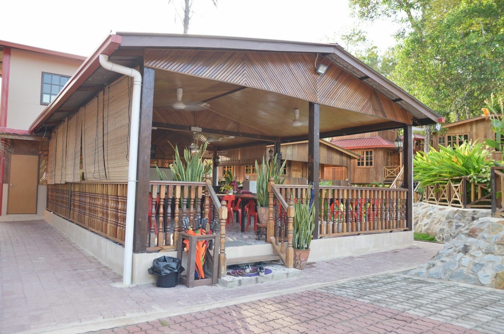 Hotel Borneo Tree House à Kota Kinabalu Extérieur photo